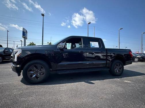 2023 Ford F-150 Lightning LARIAT