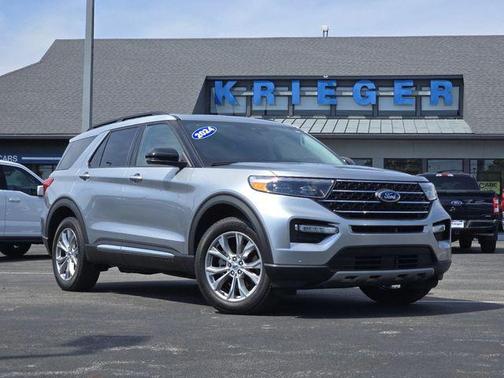 ICONIC SILVER METALLIC 2024 Ford Explorer XLT