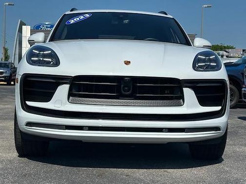 2023 Porsche Macan Base