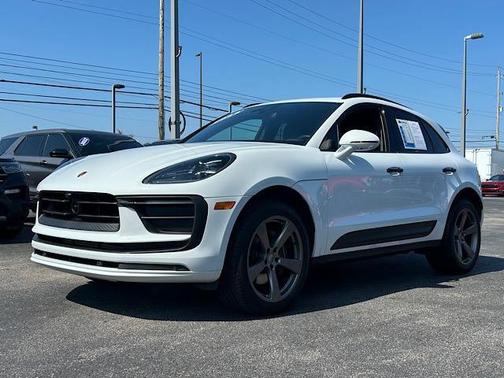 2023 Porsche Macan Base