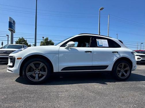 2023 Porsche Macan Base