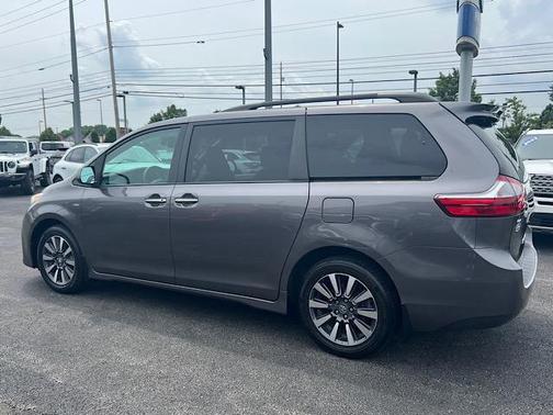 2019 Toyota Sienna XLE