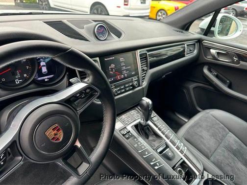 2017 Porsche Macan Base