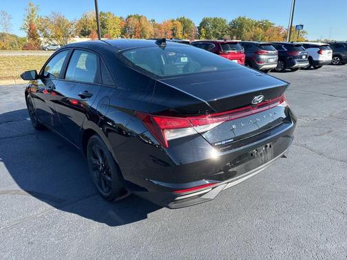 2022 Hyundai ELANTRA SEL