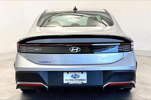 2025 Hyundai SONATA SE