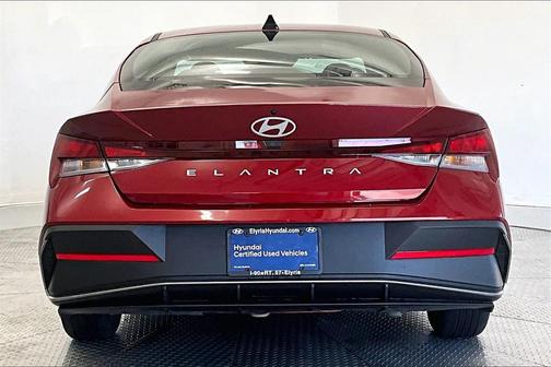 2025 Hyundai ELANTRA SE