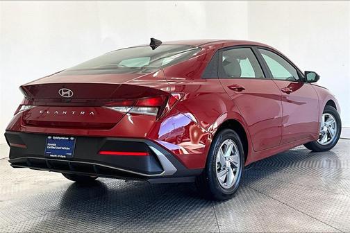 2025 Hyundai ELANTRA SE