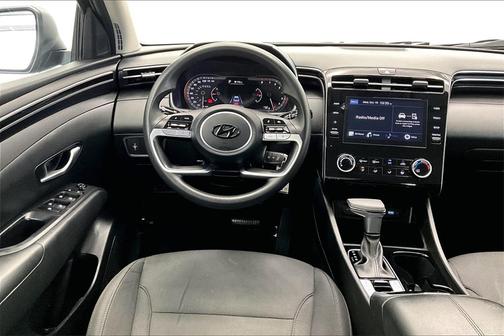2023 Hyundai TUCSON SE