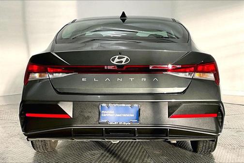 2025 Hyundai ELANTRA SE