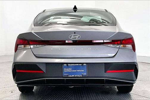 2025 Hyundai ELANTRA SE