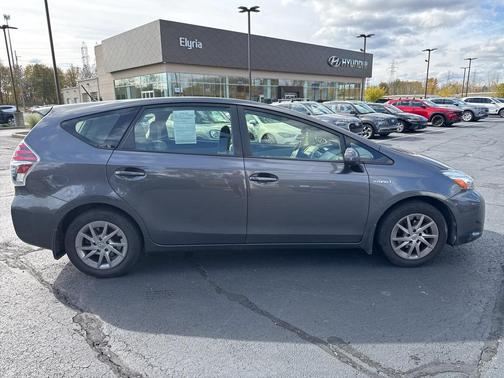 2017 Toyota Prius v Two