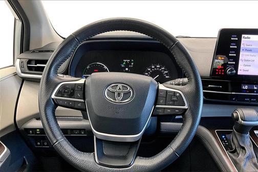 2024 Toyota Sienna XLE