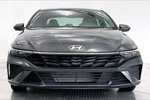 Gray 2024 Hyundai ELANTRA SE