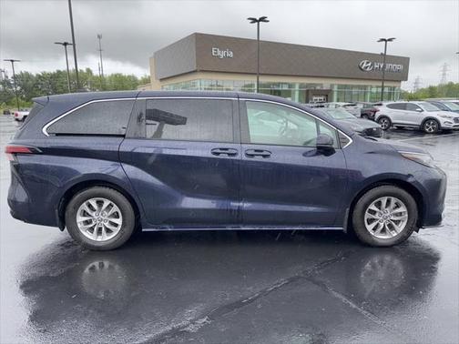 2022 Toyota Sienna LE
