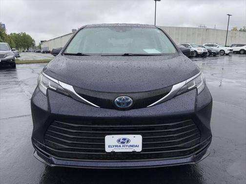 2022 Toyota Sienna LE