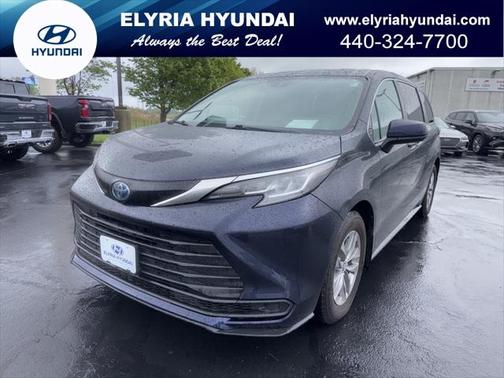 2022 Toyota Sienna LE