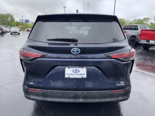 2022 Toyota Sienna LE