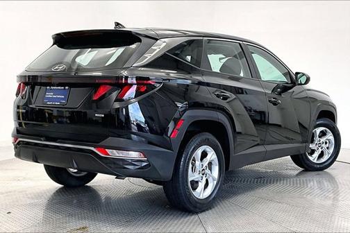 Black 2023 Hyundai TUCSON SE