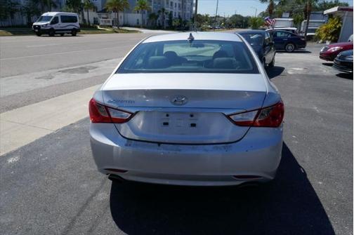 2011 Hyundai SONATA SE