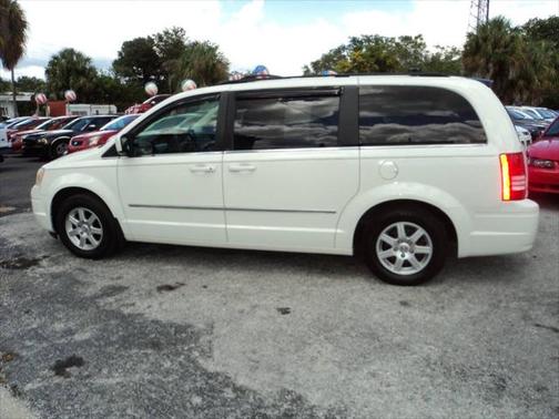 2010 Chrysler Town & Country Touring