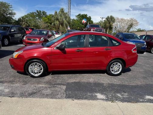 Sangria Red Clearcoat Metallic 2009 Ford Focus SE