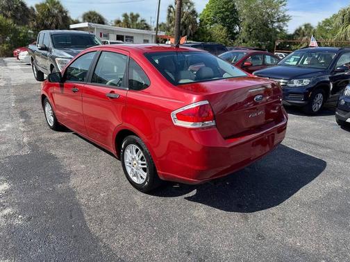 Sangria Red Clearcoat Metallic 2009 Ford Focus SE
