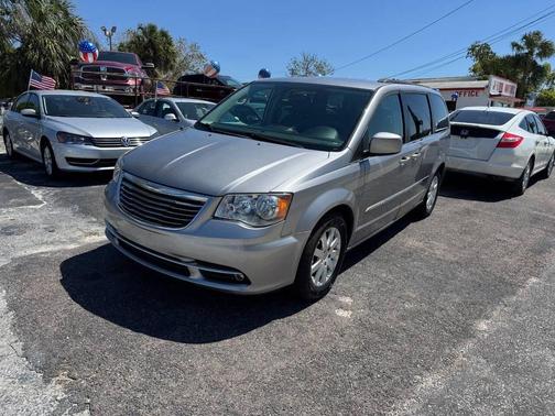 2016 Chrysler Town & Country Touring