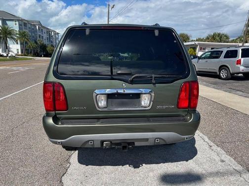 2001 Lincoln Navigator Base