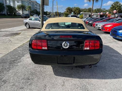 2007 Ford Mustang Deluxe