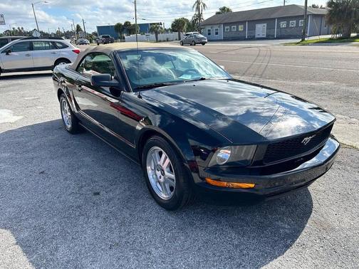 2007 Ford Mustang Deluxe