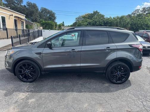 Magnetic 2017 Ford Escape SE