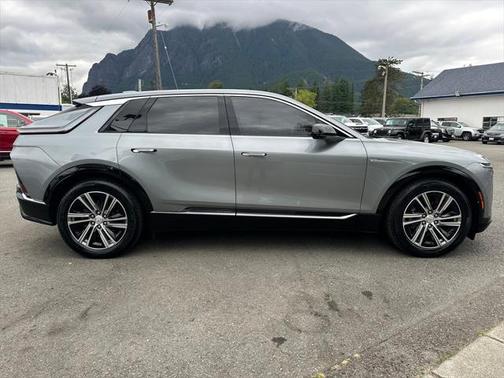 2024 Cadillac LYRIQ Luxury w/1SD