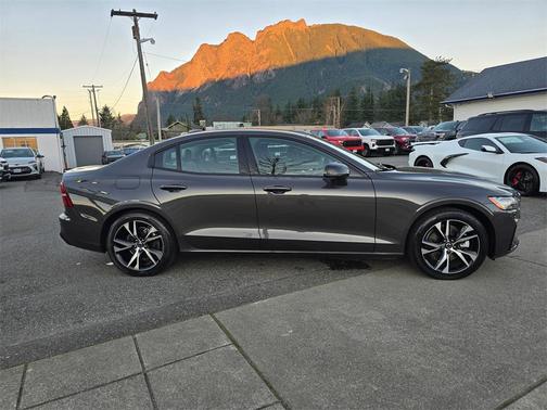 2025 Volvo S60 B5 Core