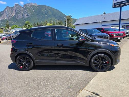 Mosaic Black Metallic 2023 Chevrolet Bolt EUV FWD LT