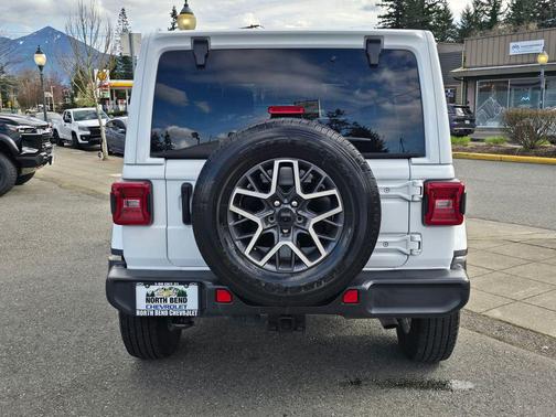 Bright White Clearcoat 2024 Jeep Wrangler 4-Door Sahara 4x4