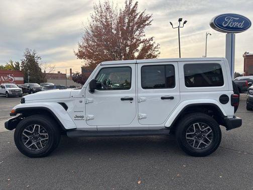 2024 Jeep Wrangler 4-Door Sahara 4x4
