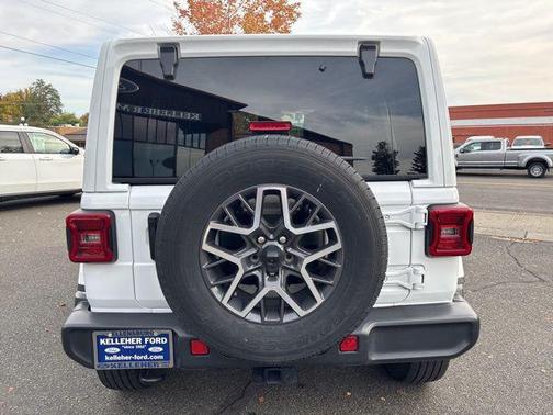 2024 Jeep Wrangler 4-Door Sahara 4x4
