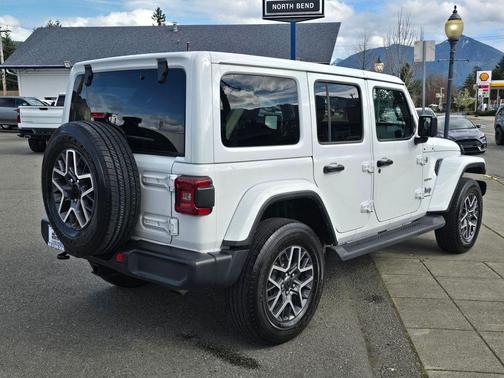 Bright White Clearcoat 2024 Jeep Wrangler 4-Door Sahara 4x4