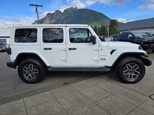Bright White Clearcoat 2024 Jeep Wrangler 4-Door Sahara 4x4