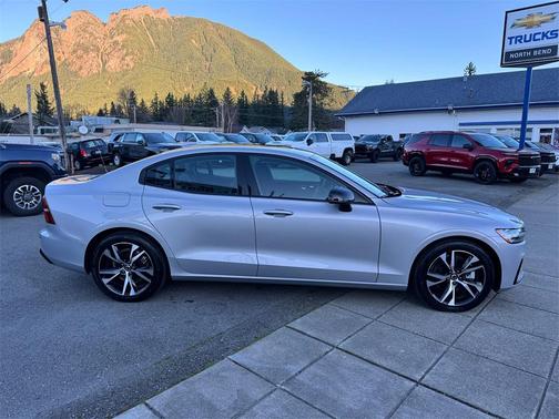 2025 Volvo S60 B5 Core