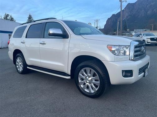 Photo 3 of 32 of 2017 Toyota Sequoia Platinum
