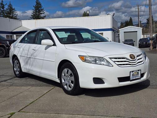 Super White 2011 Toyota Camry LE