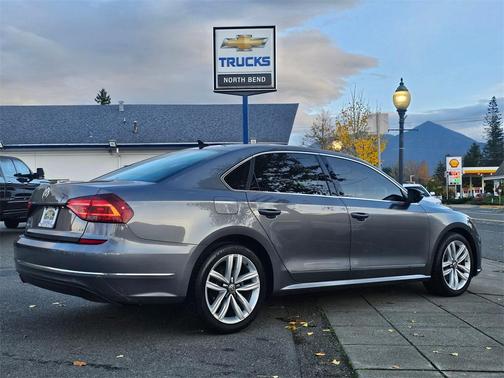2017 Volkswagen Passat 1.8T SE w/Technology