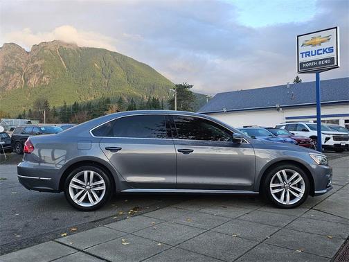 2017 Volkswagen Passat 1.8T SE w/Technology