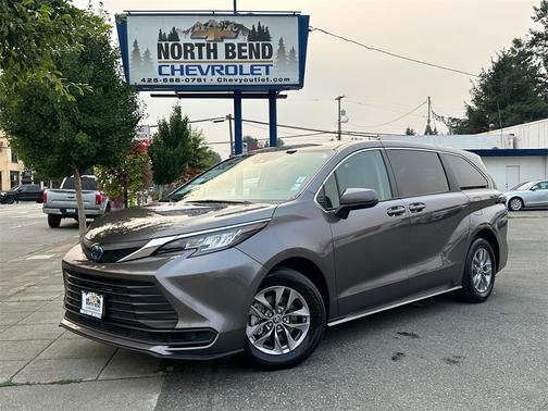 2023 Toyota Sienna LE