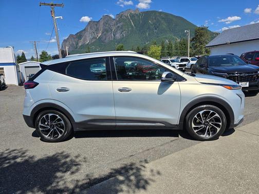 Silver Flare Metallic 2023 Chevrolet Bolt EUV FWD Premier