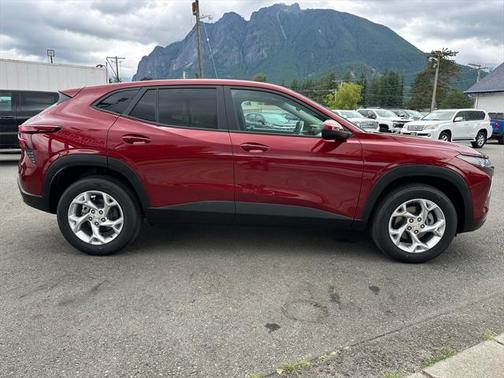 2025 Chevrolet Trax LS