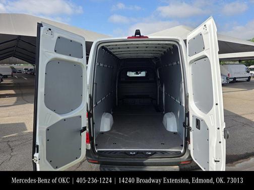 Arctic White 2025 Mercedes-Benz Sprinter 2500 170 WB