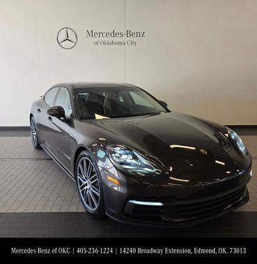 2018 Porsche Panamera 