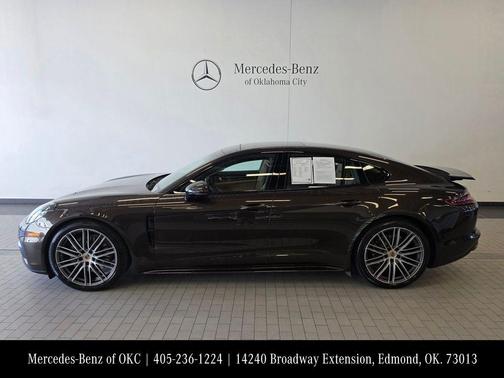 2018 Porsche Panamera 